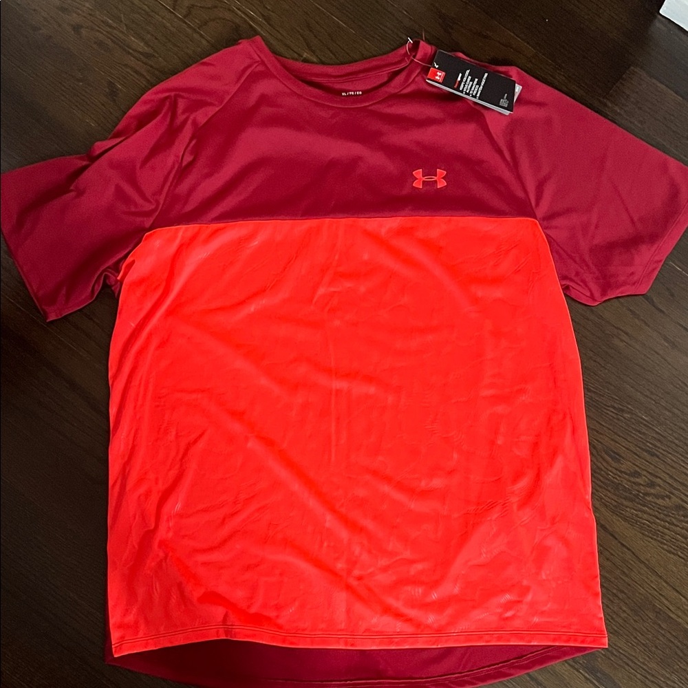 Under Armour Men's Two-Tone Red Short Sleeve Tee